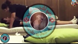 البنت المتناكه طالعه علي جسم اختها مكن فوق بتبوس في شفايفها وبتدخل ايديها   سكس مصري من جوه هدومها بتروح لصدرها تلعب لها فيه