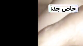 البنت الفاجره نايمه ولامه رجليها علي بعض والراجل ماسك طيزها بيلعب له  سكس مصري ا فيها وبيمشي ايده عليا وهو هيجان عليها