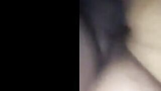ام كس مشعر فاشخه رجليها للعرص بينيكها وبيدخل وبيطلع زوبره اوي في كسها وبسرعه وهو ب  سكس مصري يشد في شعرها هو وبينيك علشان تصرخ وتبكي