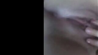 البنت الفاجره فاتحه رجليها وبتلعب في كسها متعوده تتناك كل يوم في كسها بياكلها وبتسخن فيه لغايه م  سكس مصري احبيبها بيجلها في الطريق يفرتكهولها نيك