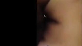 القحبه بتقلع البنطلون ومايله طيزها لورا اوي وكبيره وبتنام بتلعب في خرم طي  سكس مصري زها  وبتمش في ريحته وتهيج وتلعب في كسها