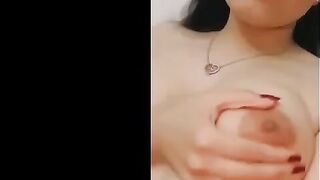 البنت المتناكه بتعض في شفايفها اوي بسنانها الحاده وهي ماسكه بز  سكس مصري ها اليمين الكبير بتلعب وتقفش فيه بيديها