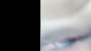 البنت نايمه بتلعب بصباعها في حلمه بزها وتشد فيها بيديها وبتفتح رجليها ا  سكس مصري لاتنين بتلعب في كسها هي ولابسه البنطلون