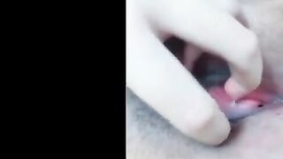 البنت نايمه بتلعب بصباعها في حلمه بزها وتشد فيها بيديها وبتفتح رجليها ا  سكس مصري لاتنين بتلعب في كسها هي ولابسه البنطلون