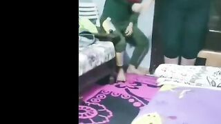 الفرسه مركبه صاحبها وشيلاه علي ضهرها وبتنزله تزقه عالكنبه وهو بيقعد  سكس مصري ها علي رجله بيحك زوبره في طيزها الكبيره