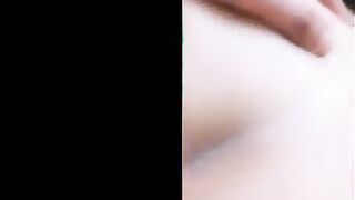البنت بتحك كسها في ملايه السرير كسها بياكل فيها وهي مش قادره عايزه زوبر ينيك فيها ويريحهو  سكس مصري لها وببزازها مايلين اوي لتحت بترضع فيهم