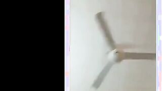 الواد واخد صاحبته في حضنه اوي وبيشدها من شعرها بيهزر معاها وهي  سكس مصري  مكسوفه منه وبيقفش في صدرها وبيلعب فيهم