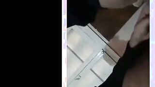 الواد واخد صاحبته في حضنه اوي وبيشدها من شعرها بيهزر معاها وهي  سكس مصري  مكسوفه منه وبيقفش في صدرها وبيلعب فيهم