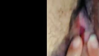 الفاجره من كتر بياضها وجمالها بتطلع لسانها لبره وتلعب وترقص فيه وه  سكس مصري ي نايمه عريانه وبزازها لبره كلهم سيباهم