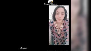 الفاجره بتقلع هدومها كلها وبتلف في نفيسها اوي وهي عالمرايا معجبه بجسم  سكس مصري ها وبلبنها ال بينزل من كسها لوحده سيلان