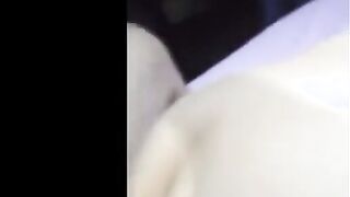 البنت الفاجره ماسك الراجل طيزها بيديه وشغال ينيك فيها وماسكها من ضهرها وهي بتصرخ كفايه ن  سكس مصري يك من بالليل للصبح مفرهتني مش قادره تان
