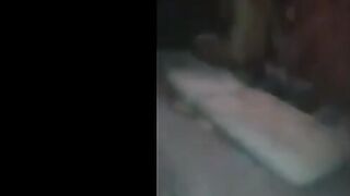 الواد واخد حبيبته في بيت مهجور وبينكها وهي عريانه وبيدخل عليهم صاحب  سكس مصري ه بيقفشه وبيقومه يكمل مكانه نيك ويدوقها