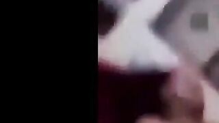الراجل الزبير ماسك كس الشرموطه بتاته ومفلقس طيزها  نيج في الصاله هي وواقفه وشغال فيها نيك علي بعضه وبيمسكها اوي من رقبتها