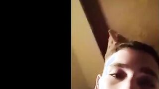 البنت بتقلع وقاعده علي رجل حبيبها ال بتعشقه نيج  هي وهالسرير وبياخدها اوي في حضنه وبيضمها لصدره وبيبوس في شفايفها اوي