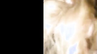 الشقراء البيضه بتمص في زوبر عشيقها  نيج وبيديها بتلعب فيه شويه وتدعكه وبعدين بتدخله في بوقها ترضعه وهو بينزل لبنه فيها وبتبلعهم