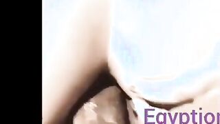 البنت مفلقسه  نيج وبتفتح طيزها بيديها والراجل بينيك فيها وهو بيوجعها نيك الطيز اصعب من الكس بتقوله يلا كفايه