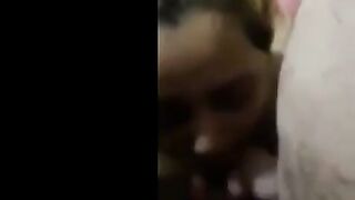 البنت الشرموطه بتقابل صحبها في الشقه وهي قالعه وبتمص في  نيج زوبره بيطلع عليها تلات شباب صحابه وبيطلعو زوبرهم ليها وبيقولوها مصي ي متناكه هنقطع كسك نيك النهارده
