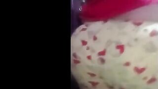 البنت المتنالكه لابسه البيجامه افلام سكس طويلة  بتهز طيزها اوي بيها وبتنزل البنطلون لتحت بتبين طيزها الحلوه هي وبتلعب فيها