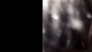 البنت مفلقسه طيزها والراجل بينيك في كسها وهو بيضرب فيها اوي  سكس مصري جامد وبيشدها من شعرها وبيقولها خدي زوبري اخهو بينيكك