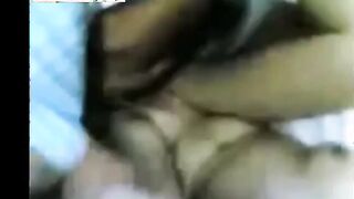 الراجل جي من الشغل هيجان سكس مصري جديد فاشخ كس مراته عالسرير وهي قلعاله ومدخل زوبره ال واقف من الشغل وبينيك فيها اوي