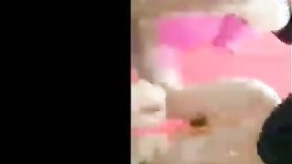 البنت الشرموطه وثصاحبتها رافعين  سكس مصري جديد القمصان بتاعتهم لفوق وبيرقصو في طيازهم سوا هما وواقفين وبيميلو فيها