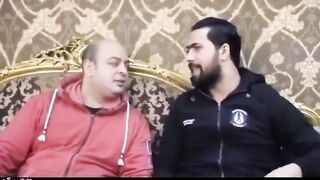 البنت في الاوضه بتشكي لصاحبتها من جوزها مش مكيفها ولا مشبعها في النيك وصاحبتها سكس مصري جديد  بتاخد بخاطرها وبتقولها انا هشبعك اكتر منه وبتقلعها العبايه