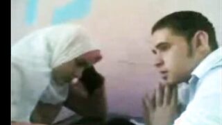 اوووف عالموزه بترقص وهي ملط وبتتهز شويه يمين وشويه شمال  سكس مصري جديد ورايحه جايه والراجل زوبره هيفرقع من السخونيه ال في الاوضه
