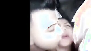 البنت نايمه في اوضتها وبيدخل عليها اخوها الديوث بينام جنبها وحاضنها اوي  سكس مصري جديد مكتف يديها وبتصحا من نومها بزوبره في كسها بتصرخ