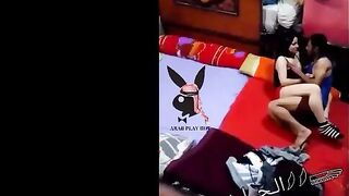 البنت المتناكه واختها عالسرير بيحضنو في بعض والبنت بتبوس اختها بوس مشبك سكس مصري جديد  طويله اوي وهي مسكاها من رقبتها والتانيه بتلعب لها في كسها