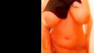 البنت المتناكه قالعه بتصور في بزازها الكبار لخطيبها وبهي بتلعب فيهم وواقفه فاتحه رجليها وباتلعب في كسها  سكس مصري جديد وشغاله تبعبص فيه اوي وتنزل لبنها