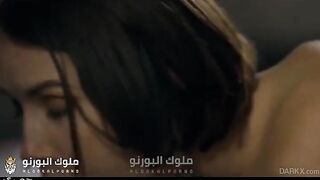 الراجل الفحل صاحب الزوبر الاسود قاعد عالكنبه ومطلع زوبره من البنطلون والبنت اللبوه جنبه مسكاتها بيديها مخضوضه من كبرحجمه  سكس مصري جديد وبتمص فيه اوي وتدخله في بوقها تلحس فيه