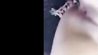 البنت بتفلقس طيزها لفوق اوي وبتفتح طيزها بيديها الاتنين وبتشوف الخرم وسع اوي  سكس مصري جديد من كتر النيك فيه بق وسعه علي قد زوبر ال بيخش فيها