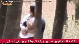 الشرموطه قاعده في الشارع مع الموز شرمها سكس  بتاعها وبتقوم من مكانها تقعد علي رجله وهو حاضنها وبيحك زوبره في طيزها اوي