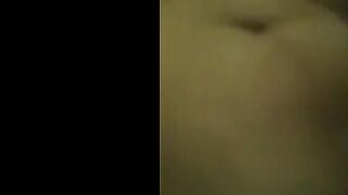 البنت الموزه واقفه ورافعه رجلها  سكس عربي عالكرسي وماسكه كسها بتلعب فيه بصوابع ايديها عايزه تنزل لبنها وهي فاتحه بوقها من شهوتها