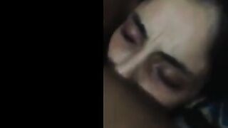 الراجل واخد لبته في حضنه وبينيك في كسها اوي وهي بتبكي سكس عربي  وتصرخ منه اوي مش قادره وهو بيرزع في كسها بيدخل وبيطلع جامد
