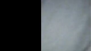 الراجل واخد لبته في حضنه وبينيك في كسها اوي وهي بتبكي سكس عربي  وتصرخ منه اوي مش قادره وهو بيرزع في كسها بيدخل وبيطلع جامد