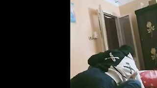 البنت الفاجره في حضن حبيبها عالسرير سكس عربي  وبيحضن فيها اوي وبيبوس فيها اوي وهي متكيفه معاها وعيزاه ينام معاها