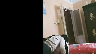 البنت الفاجره في حضن حبيبها عالسرير سكس عربي  وبيحضن فيها اوي وبيبوس فيها اوي وهي متكيفه معاها وعيزاه ينام معاها