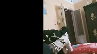 البنت الفاجره في حضن حبيبها عالسرير سكس عربي  وبيحضن فيها اوي وبيبوس فيها اوي وهي متكيفه معاها وعيزاه ينام معاها
