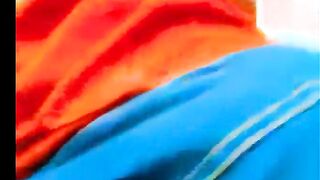 الشرموطه ماشيه في الشارع بعبايتها وطيازها شغاله تلوق وتترقص هي نيج  وماشيعه ومعلم الحته بيتفرج عليها وهو ماسك الشيشه وبيمسك بيحك في زوبره