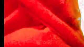 الشرموطه ماشيه في الشارع بعبايتها وطيازها شغاله تلوق وتترقص هي نيج  وماشيعه ومعلم الحته بيتفرج عليها وهو ماسك الشيشه وبيمسك بيحك في زوبره