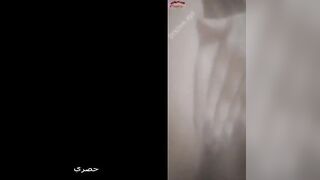 ام كس منتوف ونضيف فاتحه رجليها وبتفرجك علي كسها بعد ما اخدته بالسويت  نيج ونضفته وبتلعب فيه بصباعها علشان تضرب سبعه ونص