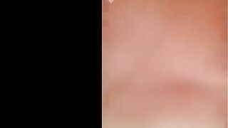 البنت في الاوضه المهجوره قاعده بالاندر والستيانه بس ومستنيه حبيبها مواعداه يجيلها وبيدخل نيج عليها يشيلها وبينام معاها