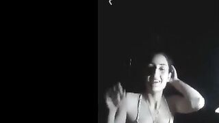 البنت الفاجره في اوضه نومها بتتفرج علي زوبر عشيقها وهو معاها عالتلفون فسيديو بيضرب  نيك سعودي عشرته وبيلعب في زوبره بينزل لبنه قدامها