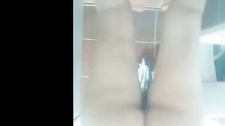 البنت في الحمام قالعه ومدخله علبه الشامبو في كسها  نيك مصري من قدام وتطلع وتدخل فيها وبتلعب في طيزها من ورا وتلحسه بعد متبعبص في طيزها
