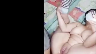 البنت رافعه رجليها لفوق ومسكاها بيديها الاتنين وصاحبها في الجامعه جيلها البيت نيك مصري  مطلع زوبره وبينيك طيزها علشان لسه بنت بنوت