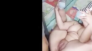 البنت رافعه رجليها لفوق ومسكاها بيديها الاتنين وصاحبها في الجامعه جيلها البيت نيك مصري  مطلع زوبره وبينيك طيزها علشان لسه بنت بنوت