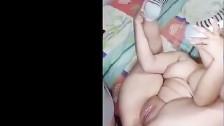 البنت رافعه رجليها لفوق ومسكاها بيديها الاتنين وصاحبها في الجامعه جيلها البيت نيك مصري  مطلع زوبره وبينيك طيزها علشان لسه بنت بنوت