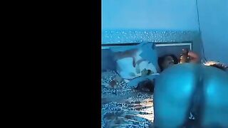 البنت الفاجره زانقها ابن خالتها عالحيط وبيعوض في رقبتها اوي وهو رافع  سكس مصري  رجل واحده ليها علي ايده وبينيك في كسها