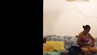 البنت واخوها الخول قالعين هدومهم ونايمين في حضن بعض عالكنبه في الصاله عري  سكس مصري انين وبيبوس في ششفايفها هو ونايم فوقيها